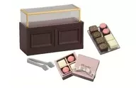 1.魅惑のショーケース 「ぷちサンプル petit chocolaterie」