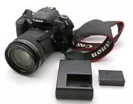 Canon デジタル一眼レフカメラ EOS 8000D EF-S18-135 IS STM レンズキット 2420万画素 [EOS8000D18135ISSTMLK] (状態：本体・レンズ・充電池・充電器のみ/本体状態難/動作未保障※詳細は商品説明を御覧下さい)