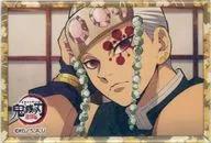 宇髄天元(アップ/右手頬杖) 「鬼滅の刃 遊郭編×ufotable Cafe×マチ★アソビCAFE 宇髄の派手派手ホログラムランダム缶バッジ」