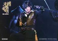東啓介(燭台切光忠) ステージショット フォトカード 「劇場版 舞台『刀剣乱舞』義伝 暁の独眼竜」 第1週目入場者特典