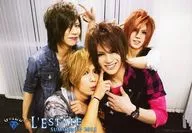 ギルド/集合(4人)/横型・上半身・右手人差し指頬・背景カーテン白/CD「Summer EP 2011 ～L’Estate～」Like an Edison(ライカエジソン)特典