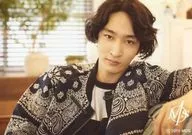 上杉柊平/横型・バストアップ・衣装黒・白・口閉じ・右手手前/MEN ON STYLE 2015 ブロマイドセットB