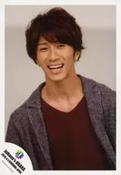ジャニーズWEST/濱田崇裕/上半身・衣装グレー・赤・笑顔・ロゴ「Johnny’s OSAKA 2015.4.4 RENEWAL OPEN」/ジャニーズショップ大阪店 期間限定 公式生写真