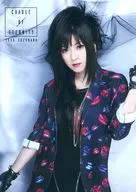 和楽器バンド/鈴華ゆう子/上半身・衣装赤・黒・左手上げ/CD「CRADLE OF ETERNITY」(AVCD-93524/B，AVCD-93525/B，AVCD-93526～7，AVCD-93528)共通初回特典トレーディングカード