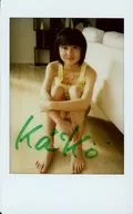 ☆石田果子/[当選通知書付き]・全身・座り・衣装黄・両手膝抱え・直筆サイン入り/雑誌「Chu→Boh vol.62」チェキプレゼント当選品