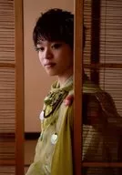 桝井賢斗/バストアップ・衣装緑・左向き・口閉じ・左手上げ/舞台「極上文學 第10弾 春琴抄」ランダムブロマイド