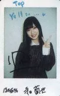 ☆寺田蘭世/直筆サイン、メッセージ入り「Top Yellさん」・上半身・衣装黒・左手ピース・背景グレー/雑誌「Top Yell 2017年5月号」抽選プレゼント当選品 生チェキ