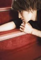 松田凌/バストアップ・衣装黒・左向き・階段/JTRIPPER Vol.3「松田凌が出逢う鎌倉」特典生写真