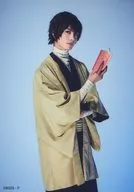 多和田秀弥(太宰治)/膝上・和服・右手本・キャラクターショット/舞台「文豪ストレイドッグス」ブロマイドセット(Another ver.)