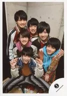 ジャニーズJr./集合(6人)/全身・衣装カラフル・岩崎しゃがみ・金指中腰/18初春 ジャニーズJr.「JOHNNYS’ Happy New Year IsLAND」パンフレット＆グッズ撮影オフショット/公式生写真