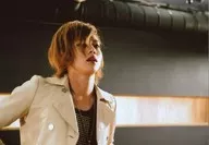 染谷俊之(池先和夫)/横型・バストアップ・衣装白・黒・右向き・顔上げ/映画「BAR神風 ～誤魔化しドライブ～」生写真