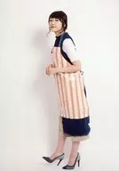 i☆Ris/久保田未夢/全身・衣装紺・白・エプロン・左向き・両手腹・体曲げ・口閉じ/「i☆Ris 4th Live Tour 2018～WONDERFUL PALETTE～」ブロマイドコレクション