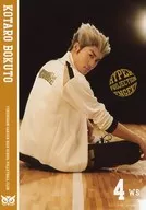 吉本恒生(木兎光太郎)/座り・キャラクターショット/「ハイパープロジェクション演劇『ハイキュー!!』“はじまりの巨人”」プレイヤーズフォト