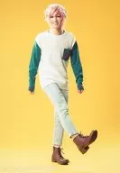 野口準(向坂椋)/全身・右足上げ・背景黄色・キャラクターショット/「MANKAI STAGE『A3!(エースリー)』～SPRING＆SUMMER 2018～」ソロブロマイド