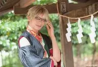 松田岳(弥生春)/横型・バストアップ・衣装黒・赤・右向き・左手眼鏡・キャラクターショット/2.5次元ダンスライブ「ツキウタ。」 ステージ 第6幕『紅縁』 ブロマイド