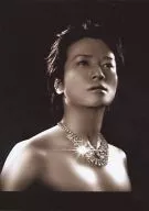 泉見洋平(竹千代)/バストアップ・上半身裸・ネックレス・口閉じ・右向き・目線上・背景黒/舞台「SONG OF SOULS -慶長幻魔戦記-」