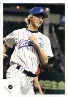 KAT-TUN/田口淳之介/膝上・野球ユニフォーム白・帽子青・右向き/公式生写真
