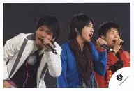 ジャニーズ/長野・八乙女・増田/横型・ライブフォト・上半身・衣装白青赤・マイク/公式生写真