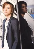 劇団EXILE/秋山真太郎/上半身・ジャケット黒・インナー白・背景窓・鏡/イベント販売生写真