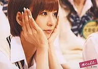 AKB48/篠田麻里子/バストアップ/両手あご/制服/横型/週刊AKB