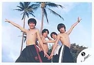 ジャニーズ/(4人)/横型/2人腕斜め/上半身裸/屋外/公式生写真