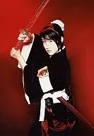 齊藤来未子(雛森桃)/膝上・両手刀・背景赤/ROCK MUSICAL BLEACH The Dark of The Bleeding Moon