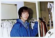 ジャニーズJr/榎本雄太/横型・衣装青バストアップ・後ろに衣装/公式生写真