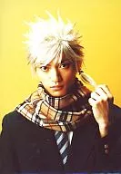中河内雅貴(仁王雅治)/バストアップ・制服・背景黄色・左手髪・キャラクターショット/ミュージカル『テニスの王子様』The Progressive Match 比嘉 feat. 立海 生写真