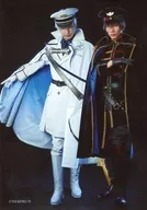 校條拳太朗(睦月始)・TAKA(霜月隼)/全身・衣装黒・白・軍服・校條右手曲げ・TAKA右手マント広げ・背景黒・キャラクターショット/2.5次元ダンスライブ「ツキウタ。」ステージ 第8幕『TSUKINO EMPIRE -Unleash your mind.-』トレーディングブロマイド(ツキステ。)