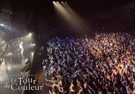 日笠陽子/ライブフォト・横型・全身・衣装白・右手下げ・左手マイク・右側観客・ライト白・背景黒/ライブツアー「Le Tour de Couleur」フォトチョイス