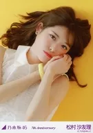 松村沙友理/レアカット/上半身・背景黄色・「7th Anniversary」/乃木坂46 2019年2月ランダム生写真