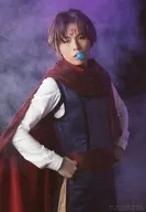 荒木宏文(コエンマ)/膝上・体右向き・背景紫・キャラクターショット/舞台「幽☆遊☆白書」ランダムブロマイド