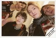 ジャニーズJr./川島如恵留・矢花黎・今野大輝・江田剛/横型・バストアップ・衣装黒・赤・アングル下から・今野矢花右手ピース/Johnnys’ ISLAND セルフィー 2020/公式生写真