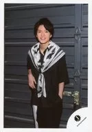 Snow Man/深澤辰哉/膝上・衣装黒・白・左手ポケット・右手曲げ/18夏「Summer Paradise 2018」 グッズ撮影オフショット/公式生写真
