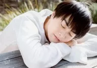 結木滉星/横型・バストアップ・衣装白・両腕重ね・目閉じ/結木滉星 ファンイベント「滉流会 vol.1」物販生写真