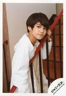 ジャニーズJr./角紳太郎/膝上/「関西ジャニーズJr. あけおめコンサート2021～関ジュがギューッと大集合～」グッズオフショット/公式生写真