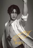 松本岳(尾崎キョウイチ)/上半身・モノクロ・キャラクターショット/舞台「池袋ウエストゲートパーク」来場者特典ブロマイド