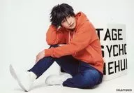 松本岳(影山律)/横型・座り・キャラクターショット/舞台「『モブサイコ100』～激突!爪第7支部～」ブロマイド(個人セット)