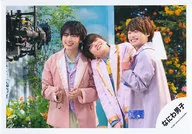なにわ男子/西畑大吾・大西流星・大橋和也/横型・上半身/シングル「ハッピーサプライズ」MV＆ジャケ写オフショット/公式生写真