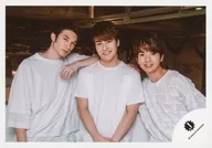 SixTONES/ジェシー・髙地優吾・森本慎太郎/横型/18夏「Summer Paradise 2018」 グッズ撮影オフショット/公式生写真