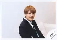 WEST./中間淳太/横型・バストアップ/シングル「絶体絶命 / Beautiful / AS ONE」MV＆ジャケ写オフショット/公式生写真