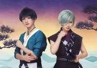 定本楓馬(月岡紬)・植田圭輔(御影密)/横型・キャラクターショット/「MANKAI STAGE『A3!』ACT2! ～WINTER 2024～」ランダムブロマイド 劇中劇ショット 『剣に死す。』ver.