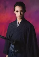 阿久津仁愛(水野平馬)/上半身/東映ムビ×ステ 映画「邪魚隊/ジャッコタイ」ブロマイドA